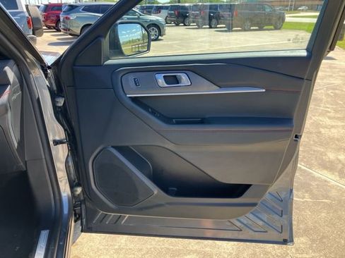 Used 2025 Ford Explorer ST-Line w/ ST-Line Street Pack AWD/4WD image 13