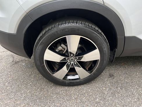 Used 2021 Volvo XC40 T5 Momentum w/ Premium Package AWD/4WD image 24