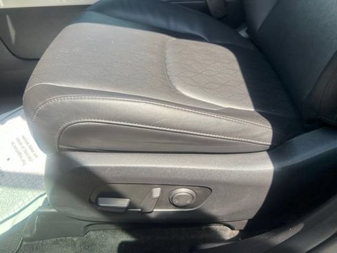 Used 2024 Kia Carnival EX FWD image 18