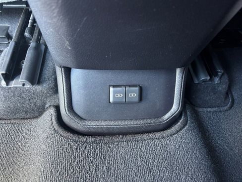 Used 2023 Toyota Highlander LE image 6