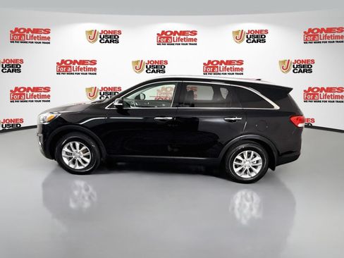 Used 2018 Kia Sorento FWD image 12