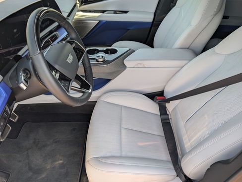 Certified 2025 Cadillac Optiq Luxury 2 AWD/4WD image 8