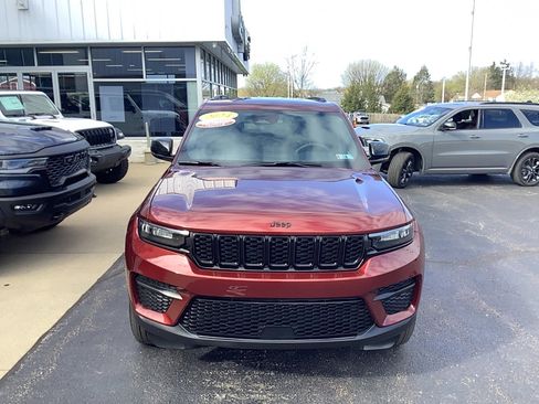 Certified 2024 Jeep Grand Cherokee Altitude AWD/4WD image 2