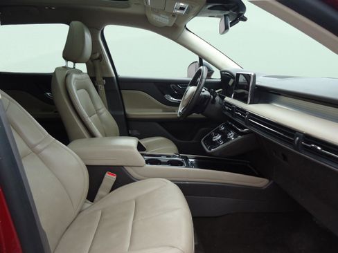 Used 2022 Lincoln Corsair AWD w/ Premium Package image 25