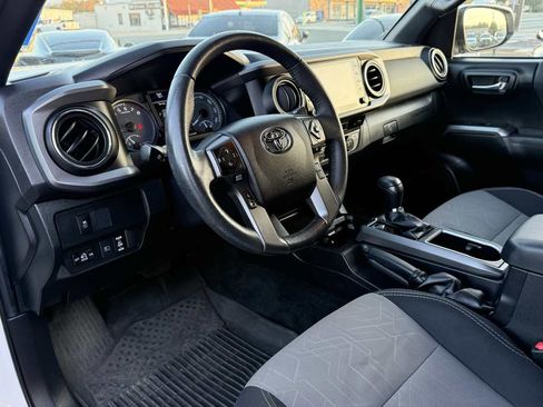 Used 2021 Toyota Tacoma TRD Off-Road image 13