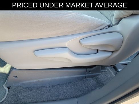 Used 2019 Toyota Sienna L w/ Carpet Mat Package FWD image 11