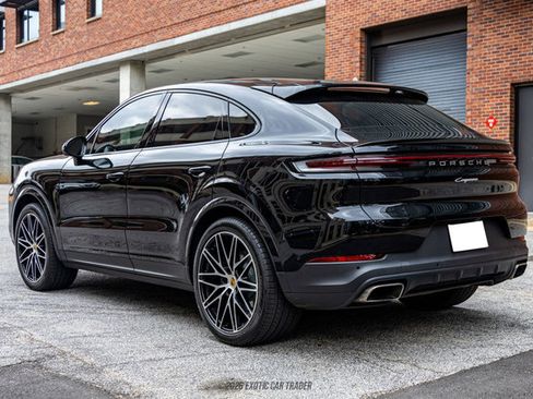 Used 2024 Porsche Cayenne Coupe image 6