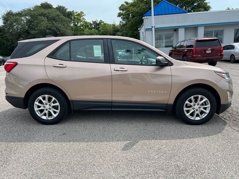 Used 2018 Chevrolet Equinox LS AWD/4WD image 4