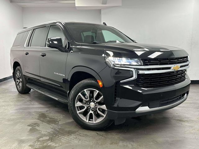Used 2022 Chevrolet Suburban LT w/ LT Signature Plus Package AWD/4WD image 9