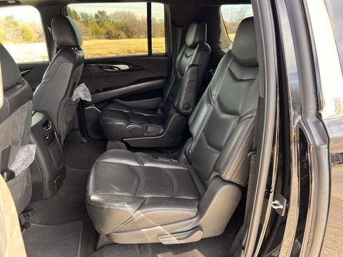 Used 2020 Cadillac Escalade ESV Platinum image 28
