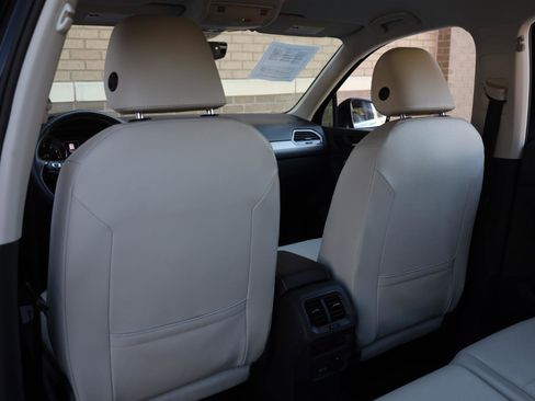 Used 2021 Volkswagen Tiguan SE FWD image 18