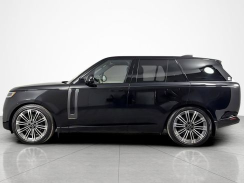 Used 2023 Land Rover Range Rover SE AWD/4WD image 2