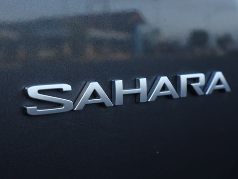 Used 2022 Jeep Wrangler Unlimited Sahara w/ Cold Weather Group AWD/4WD image 22
