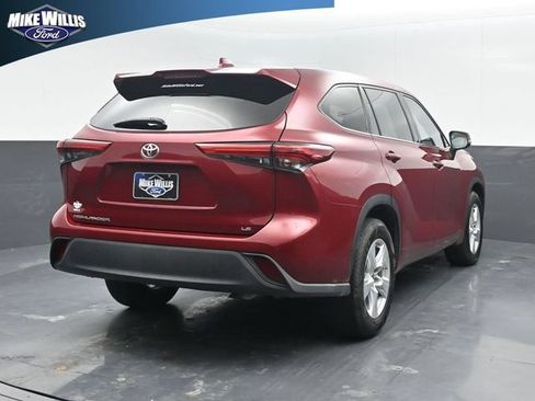 Used 2020 Toyota Highlander LE FWD image 7