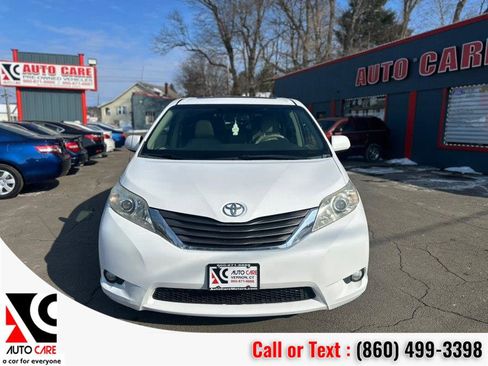 Used 2013 Toyota Sienna XLE image 3