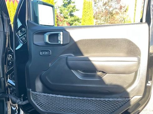 New 2025 Jeep Wrangler Unlimited Rubicon image 25