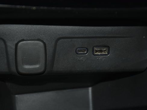 Used 2025 Chevrolet Trax LT FWD image 19