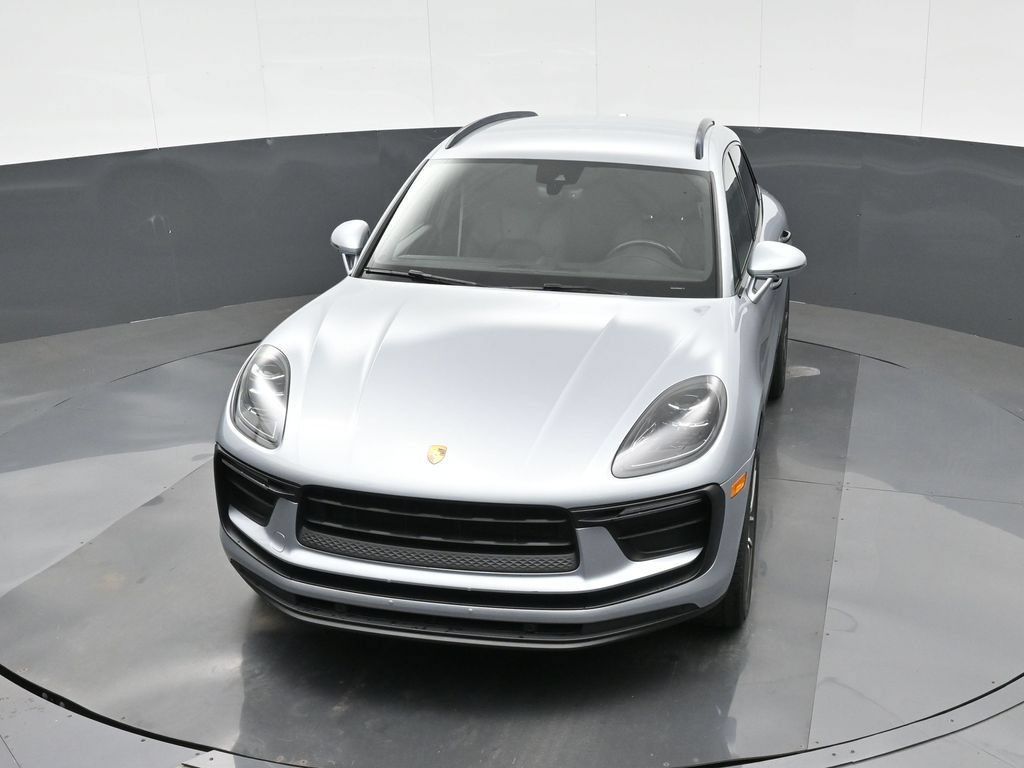Certified 2022 Porsche Macan AWD/4WD image 33