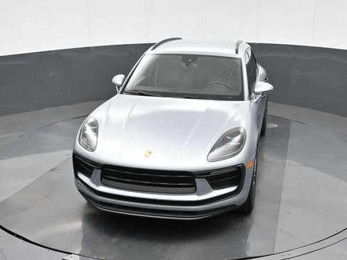 Certified 2022 Porsche Macan AWD/4WD image 33
