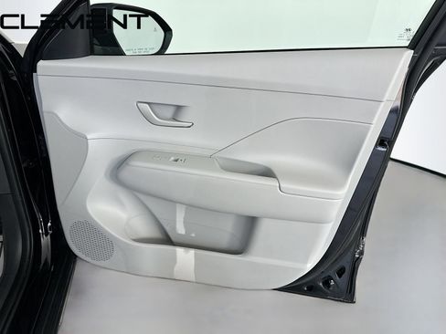 Certified 2025 Hyundai Kona SEL AWD/4WD image 34