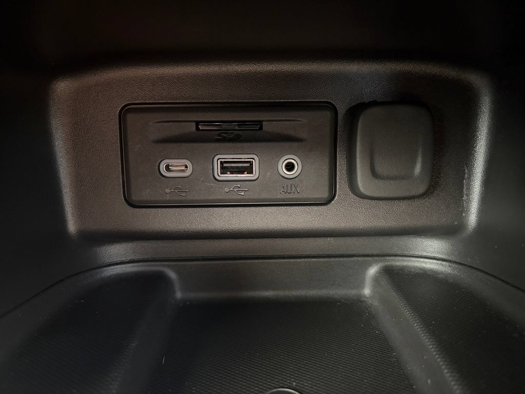 Used 2024 Chevrolet Equinox Premier AWD/4WD image 24