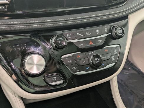 Certified 2022 Chrysler Pacifica Limited image 23