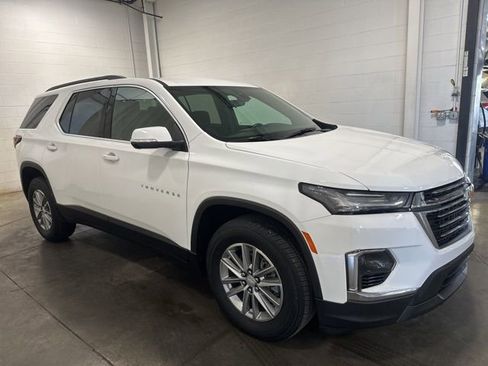 Used 2023 Chevrolet Traverse LT FWD image 3