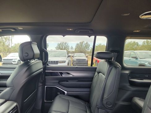 New 2026 Jeep Grand Wagoneer Limited AWD/4WD image 11
