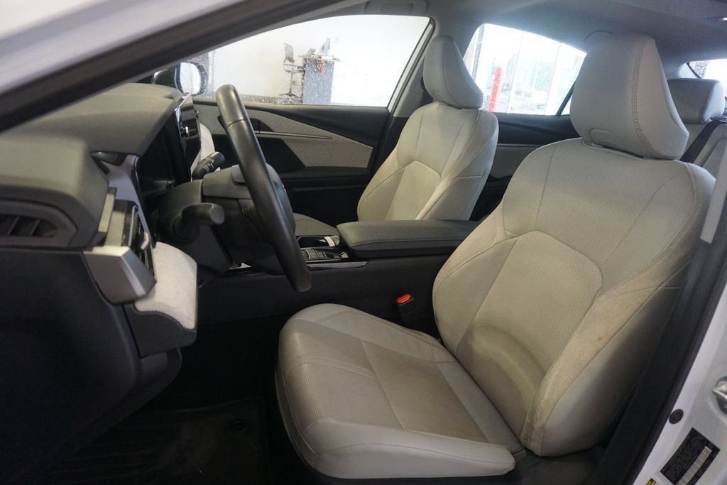 Used 2025 Toyota Camry XLE AWD/4WD image 17