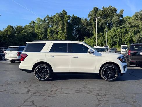 Used 2024 Ford Expedition Limited RWD image 4