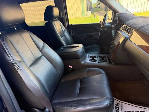 Used 2010 Chevrolet Avalanche LT w/ Regional Value Package image 31