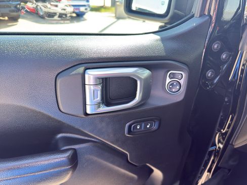 Used 2024 Jeep Wrangler Unlimited Rubicon w/ Technology Group AWD/4WD image 11