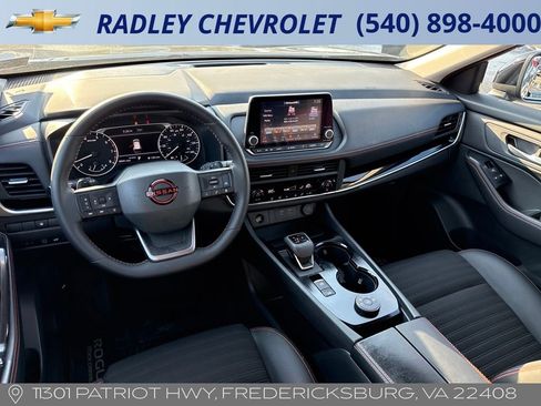 Used 2025 Nissan Rogue SV image 20