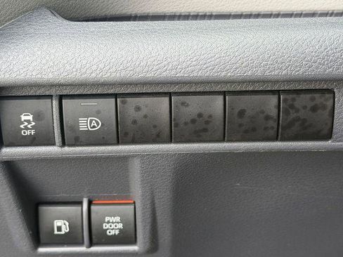 Certified 2023 Toyota Sienna XLE FWD image 19