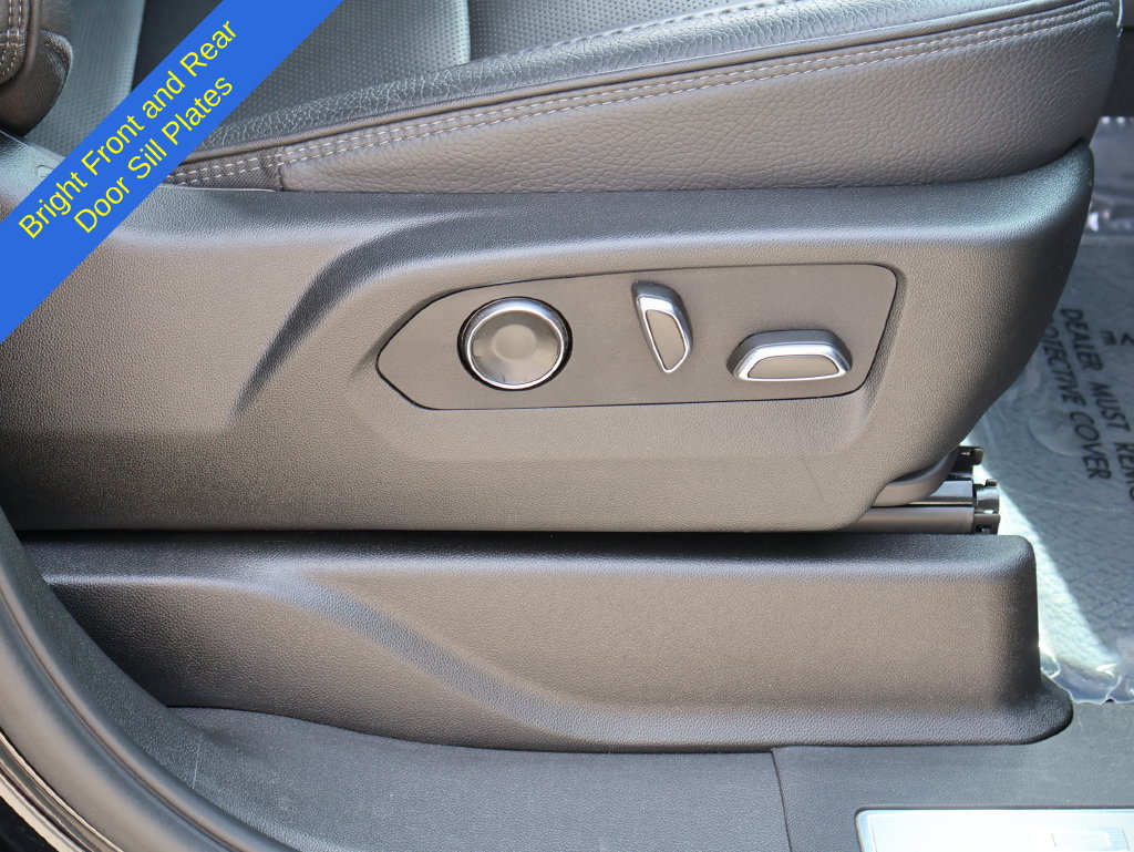 Used 2025 GMC Yukon Denali AWD/4WD image 9