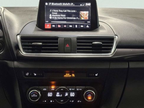 Used 2018 MAZDA MAZDA3 Grand Touring w/ Premium Equipment Package FWD image 24