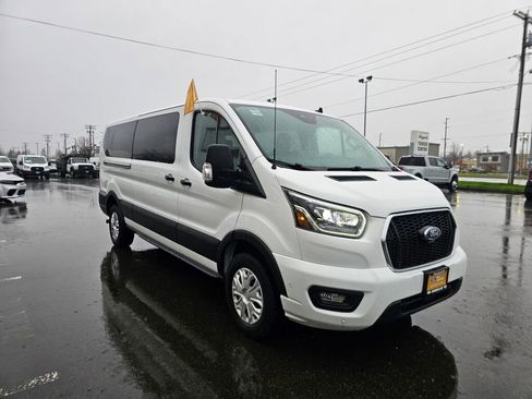 Used 2023 Ford Transit 350 XLT image 4