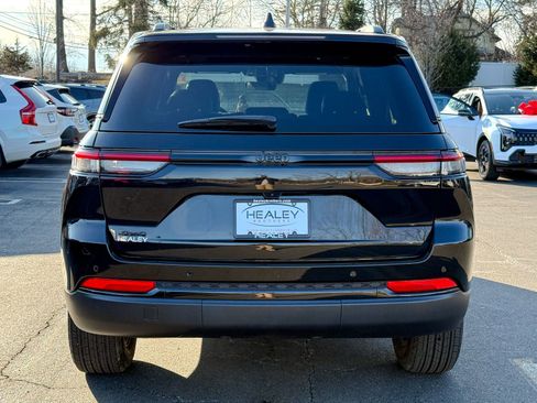 Used 2025 Jeep Grand Cherokee Altitude image 8