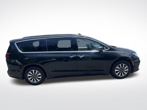 Used 2021 Chrysler Pacifica Touring-L FWD image 7