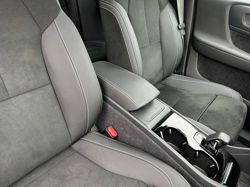 Used 2023 Volvo XC40 Recharge Plus image 35
