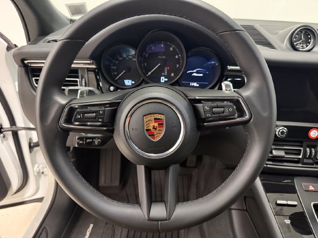 Certified 2026 Porsche Macan AWD/4WD image 14