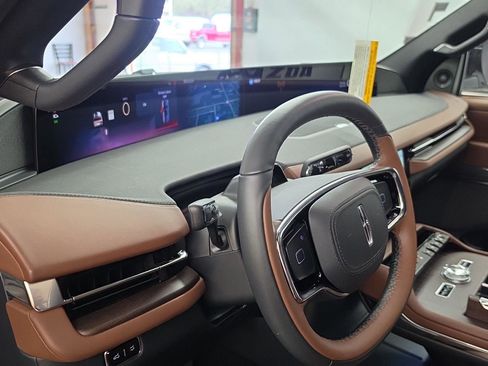 New 2026 Lincoln Navigator Reserve AWD/4WD image 12
