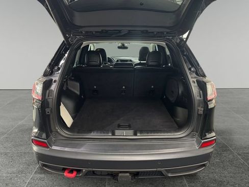 Used 2019 Jeep Cherokee Trailhawk AWD/4WD image 13