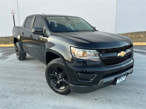 Used 2017 Chevrolet Colorado LT w/ Midnight Edition image 7