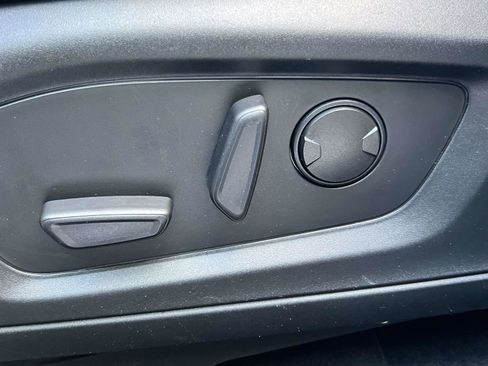 Used 2022 Ford Explorer XLT w/ Equipment Group 202A image 27