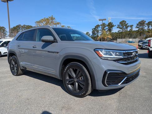 Used 2021 Volkswagen Atlas Cross Sport SE w/ Panoramic Sunroof Package image 1
