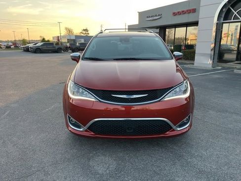 Used 2018 Chrysler Pacifica Limited w/ Tire & Wheel Group FWD image 36