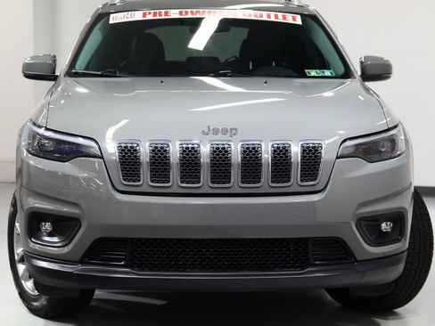 Used 2019 Jeep Cherokee Latitude Plus w/ Cold Weather Group image 3