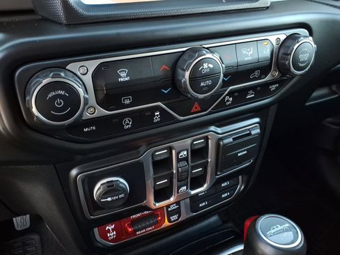 Used 2022 Jeep Gladiator Rubicon w/ LED Lighting Group image 20