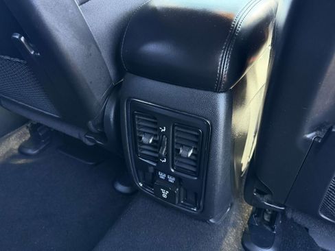 Used 2021 Jeep Grand Cherokee Limited w/ Premium Lighting Group AWD/4WD image 18